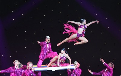 spectacle artistes le plus grand cabaret du monde